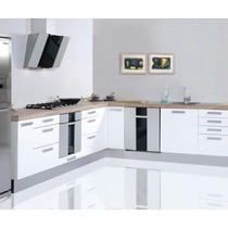 Hvid H&oslash;jglansl&aring;ge i flot stilrent og enkelt design. Passer perfekt til det moderne k&oslash;kken og er ualmindeligt robust. Hvid h&oslash;jglans foliel&aring;ge