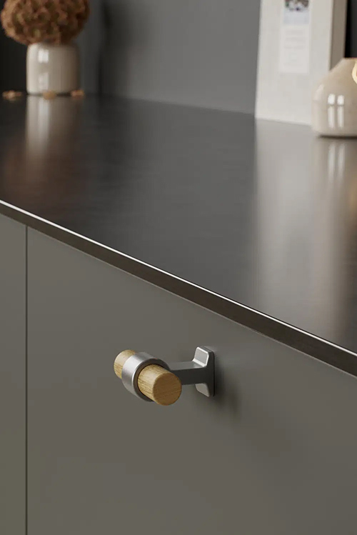 Furnipart - Bond - knop i aluminium og zink antik brun / fin børstet messing H38,5mm